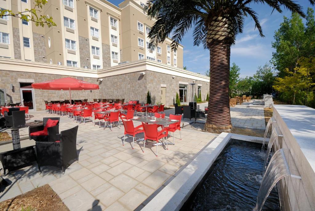 Imperia Hotel Et Suites Terrebonne Exterior photo